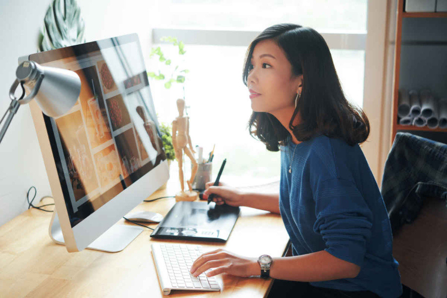 marketer creating a digital marketing portfolio