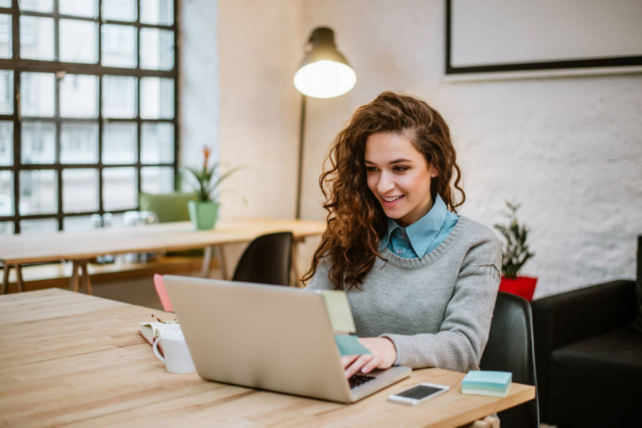 digital marketer writing a cover letter for a job application on her laptop