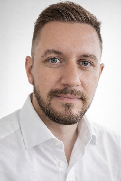 Alex R.